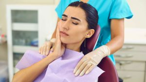 How Can You Manage Pain and Swelling Before You Get to an Emergency Dentist