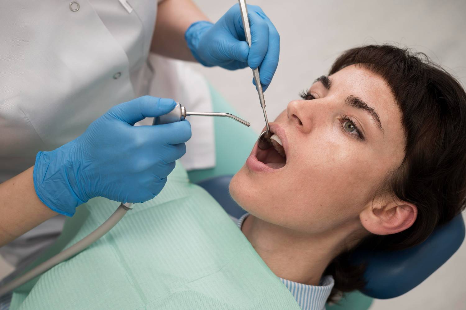 the process starts with a full dental evaluation. A north york dentist will examine the mouth and take X-rays